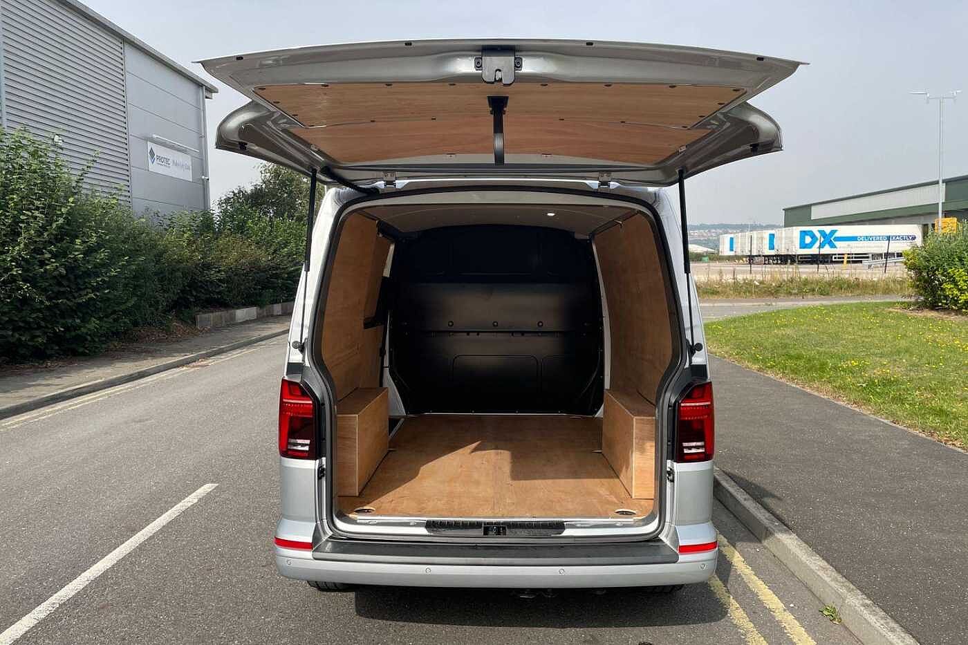 Volkswagen Transporter T32 SWB 2.0 BiTDI 204 Highline DSG