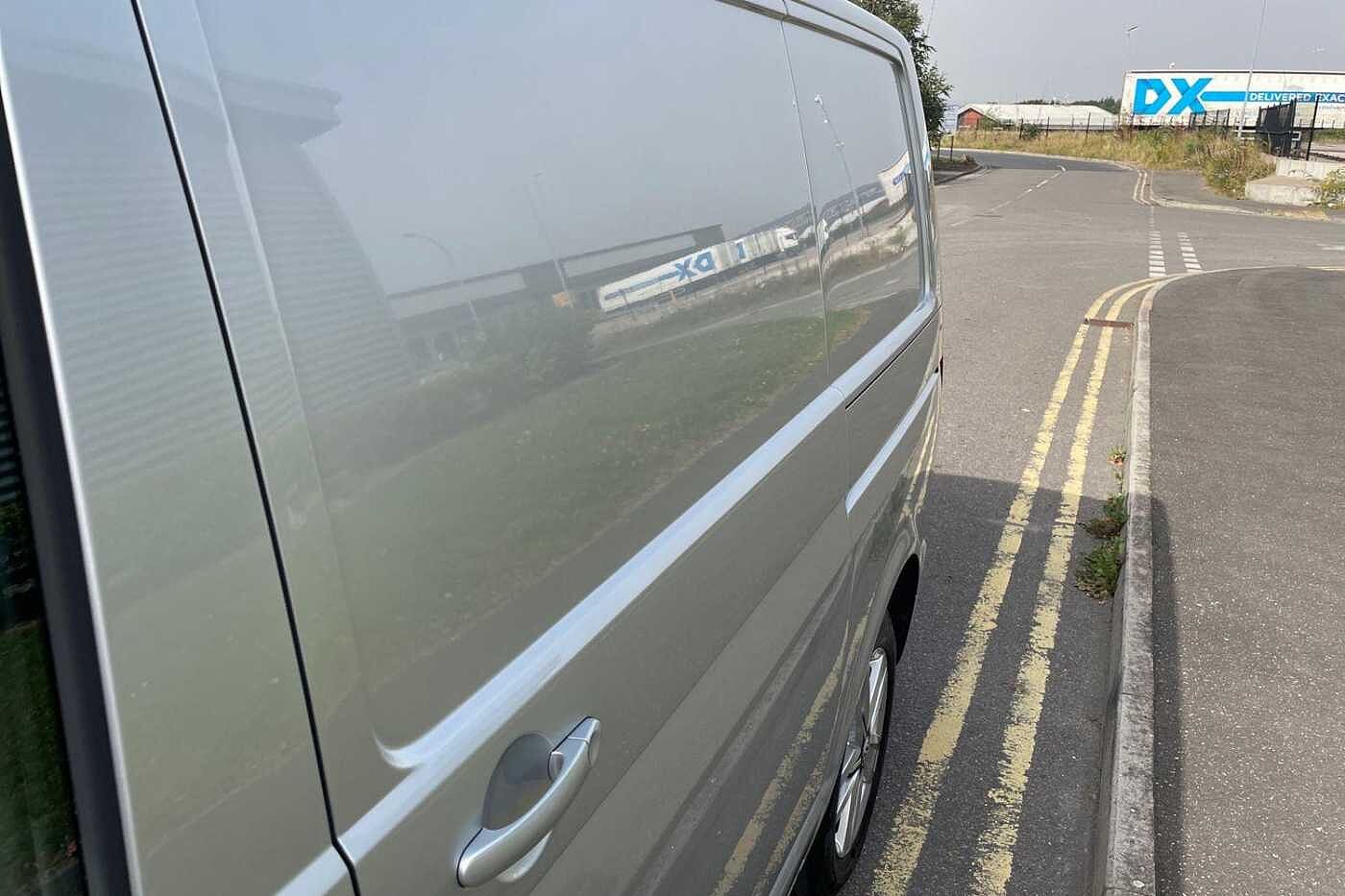 Volkswagen Transporter T32 SWB 2.0 BiTDI 204 Highline DSG