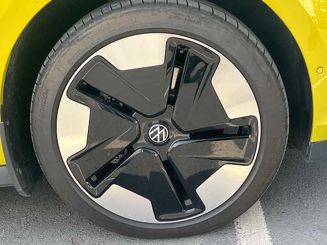 Volkswagen ID.Buzz First Edition 77kWh Pro Standard 204PS Swivel Towbar
