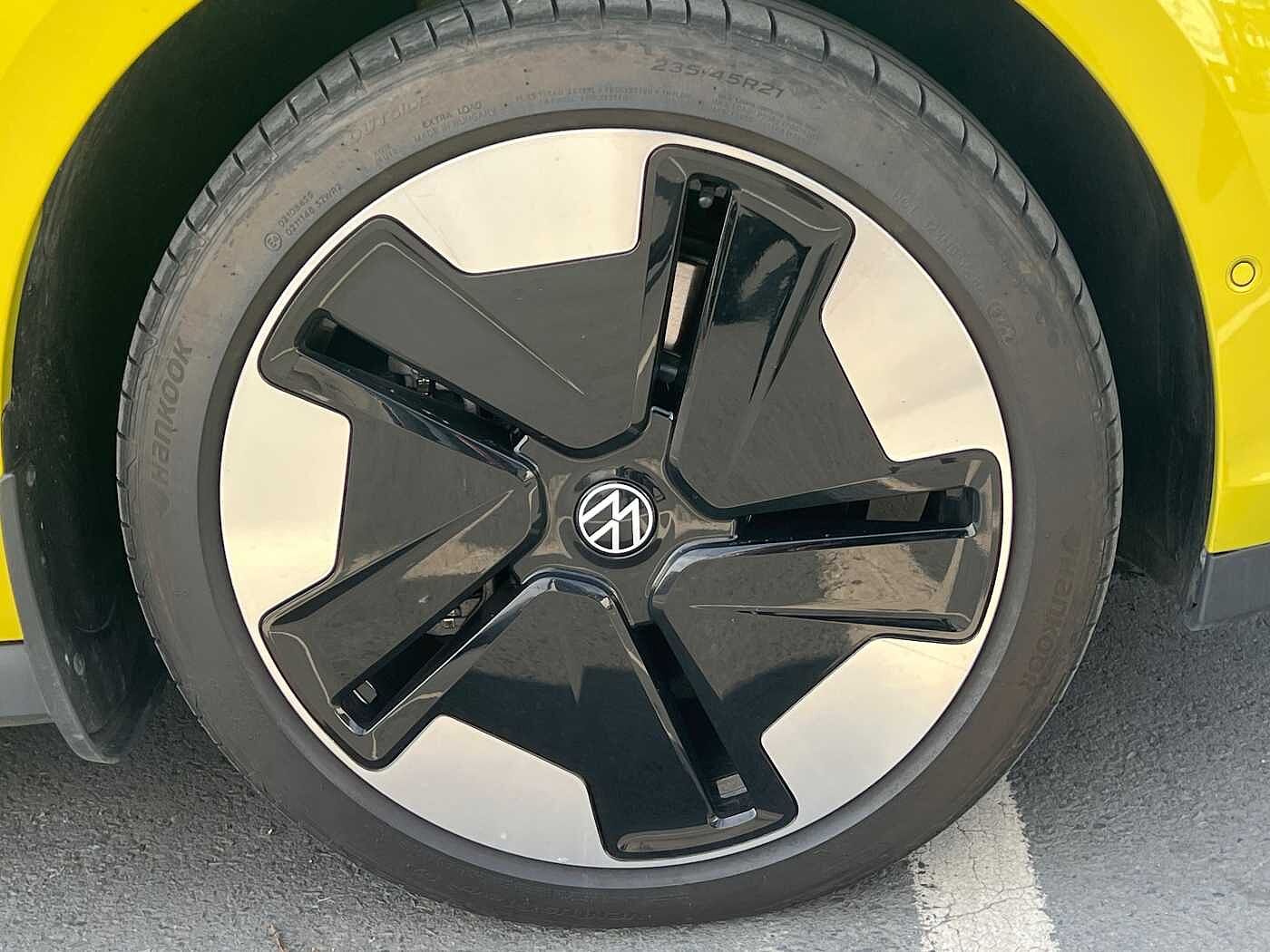 Volkswagen ID.Buzz First Edition 77kWh Pro Standard 204PS Swivel Towbar