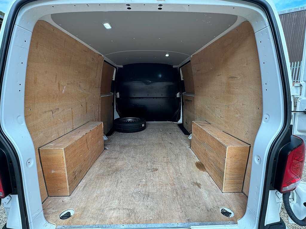 Volkswagen Transporter T30 Panel van Highline LWB 110 PS 2.0 TDI 5sp Manual