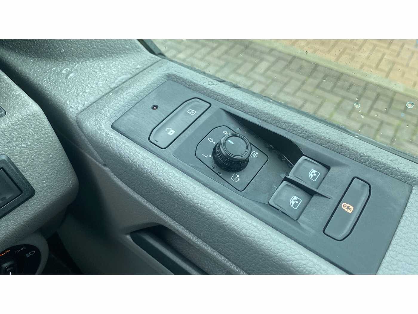 Volkswagen Transporter T32 Kombi Highline LWB 150 PS 2.0 TDI 6sp Manual