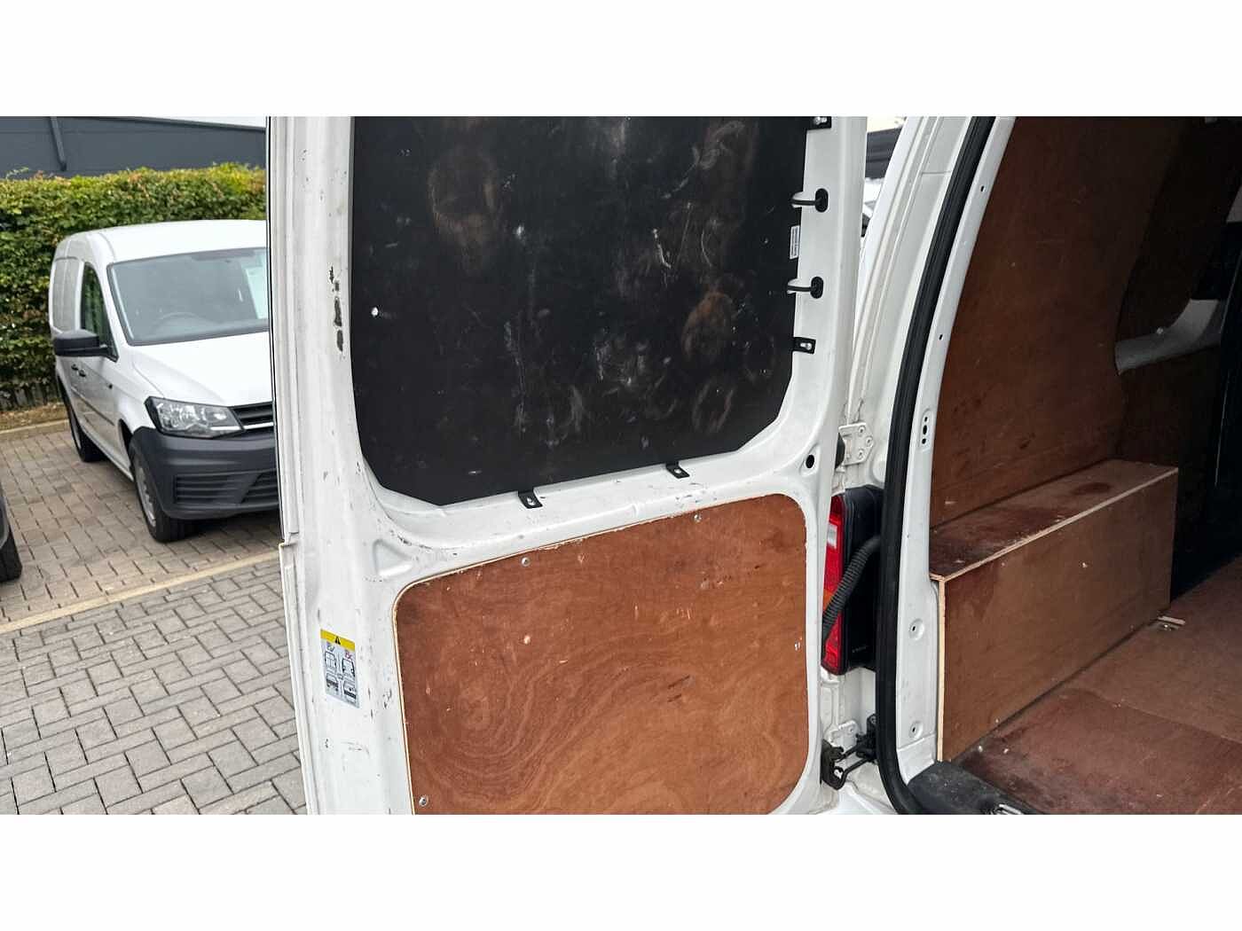 Volkswagen Caddy C20 Panel van Highline 102 PS 2.0 TDI 6sp DSG