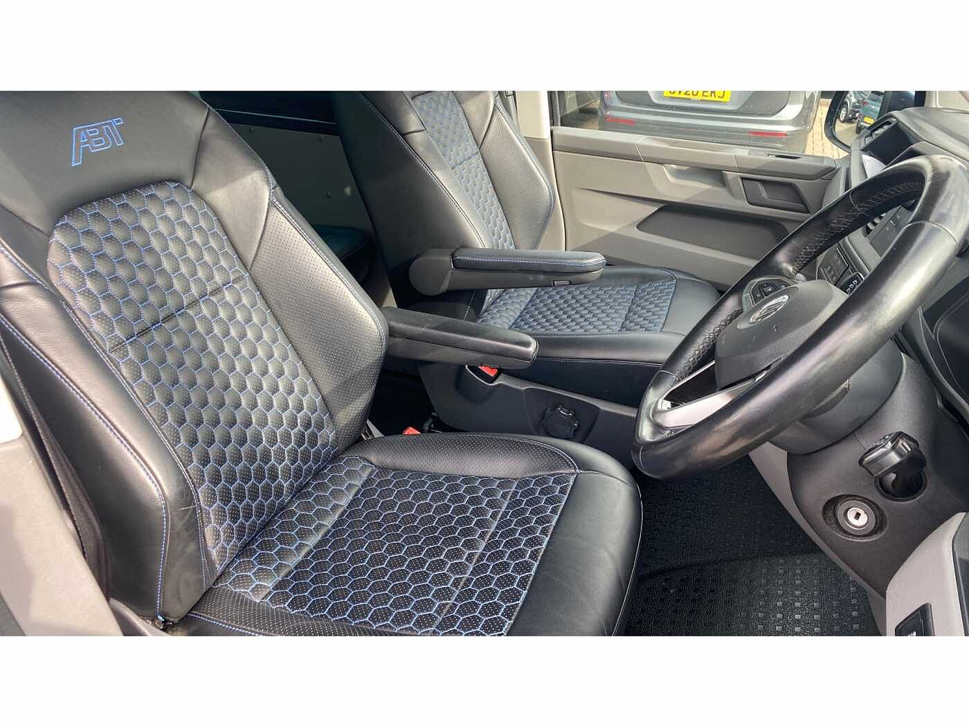Volkswagen Transporter T32 Kombi Highline SWB 199 PS 2.0 TDI 7sp DSG 4MOTION