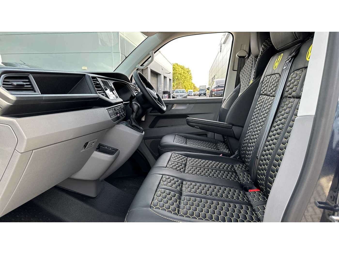 Volkswagen Transporter T32 Panel van Highline SWB 150 PS 2.0 TDI 7sp DSG