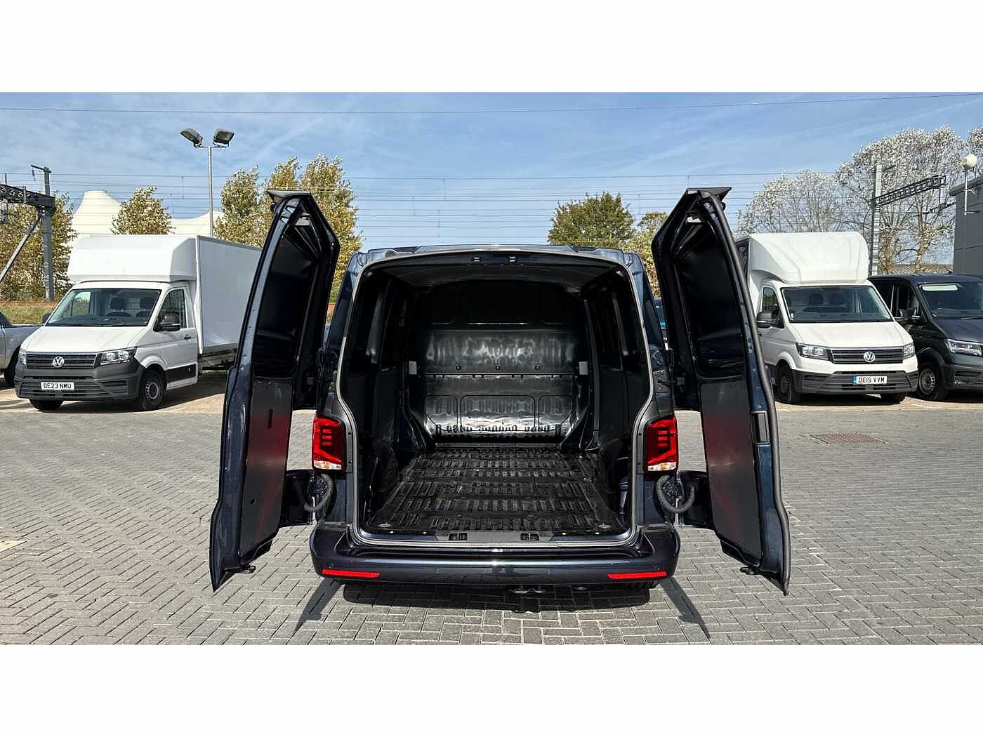 Volkswagen Transporter T32 Panel van Highline SWB 150 PS 2.0 TDI 7sp DSG