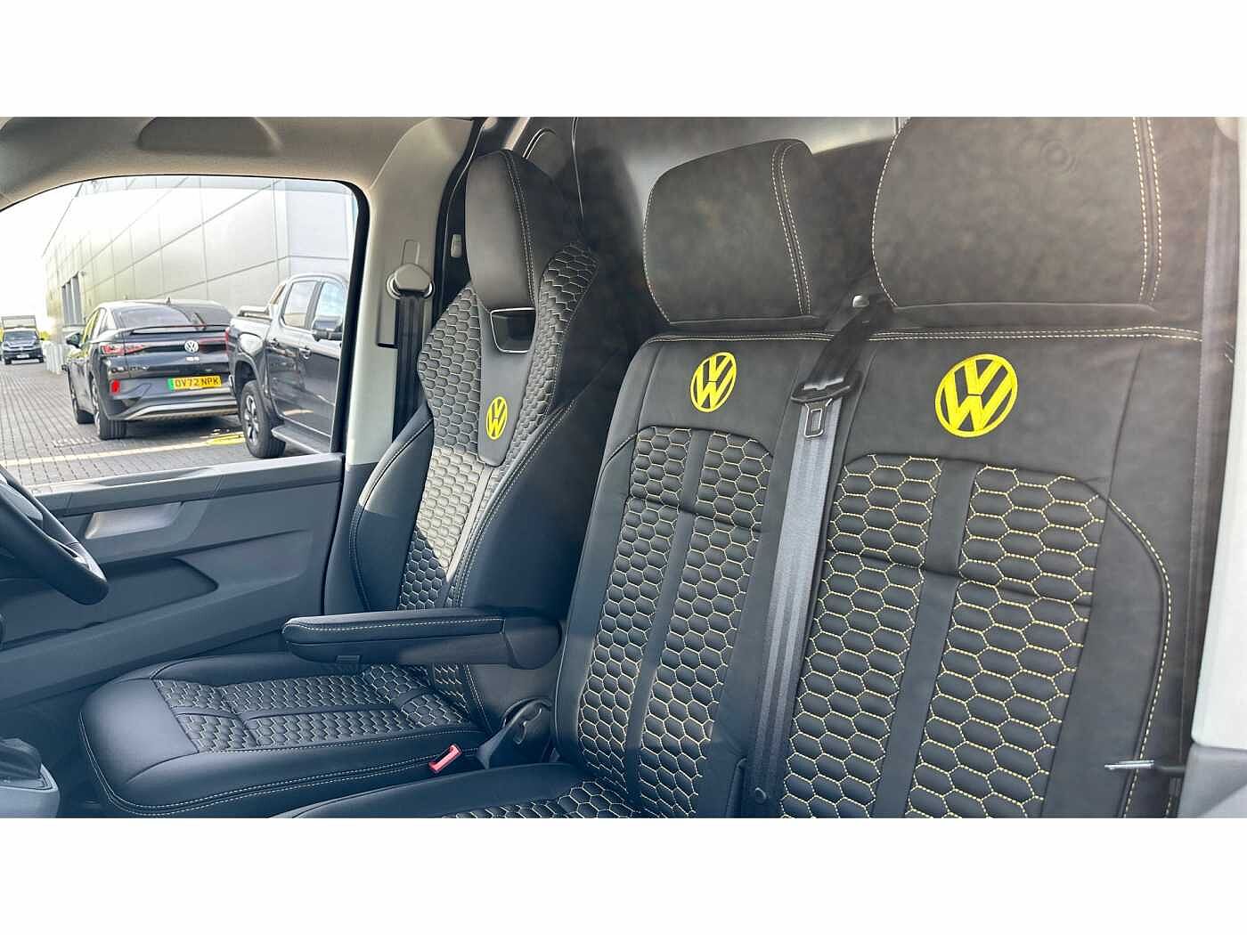 Volkswagen Transporter T32 Panel van Highline SWB 150 PS 2.0 TDI 7sp DSG