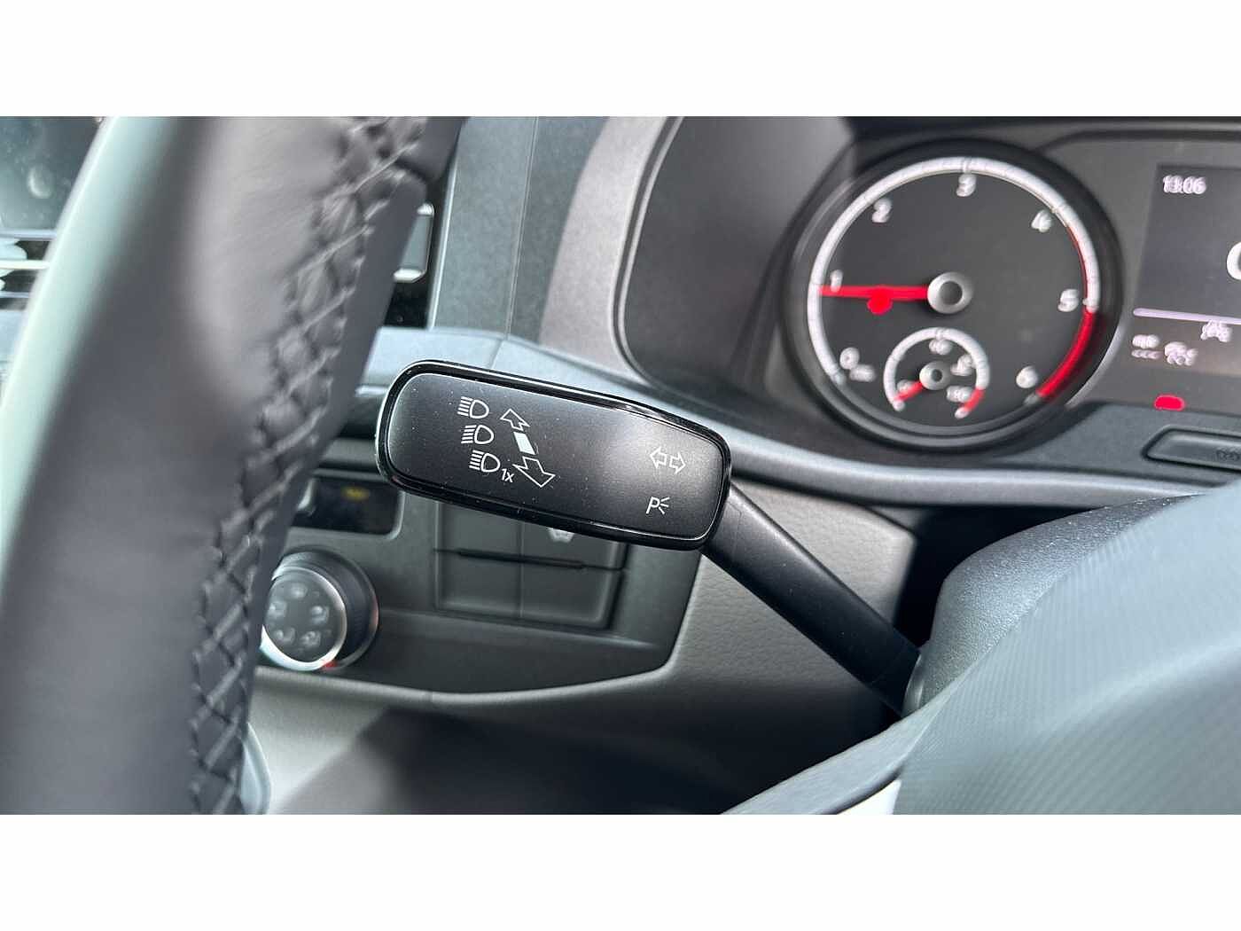 Volkswagen Transporter T32 Panel van Highline SWB 150 PS 2.0 TDI 7sp DSG