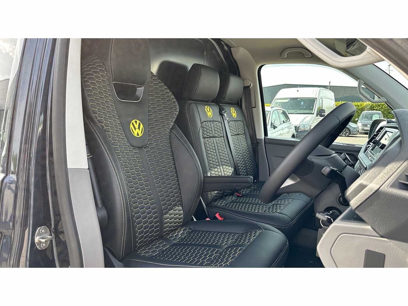 Volkswagen Transporter T32 Panel van Highline SWB 150 PS 2.0 TDI 7sp DSG