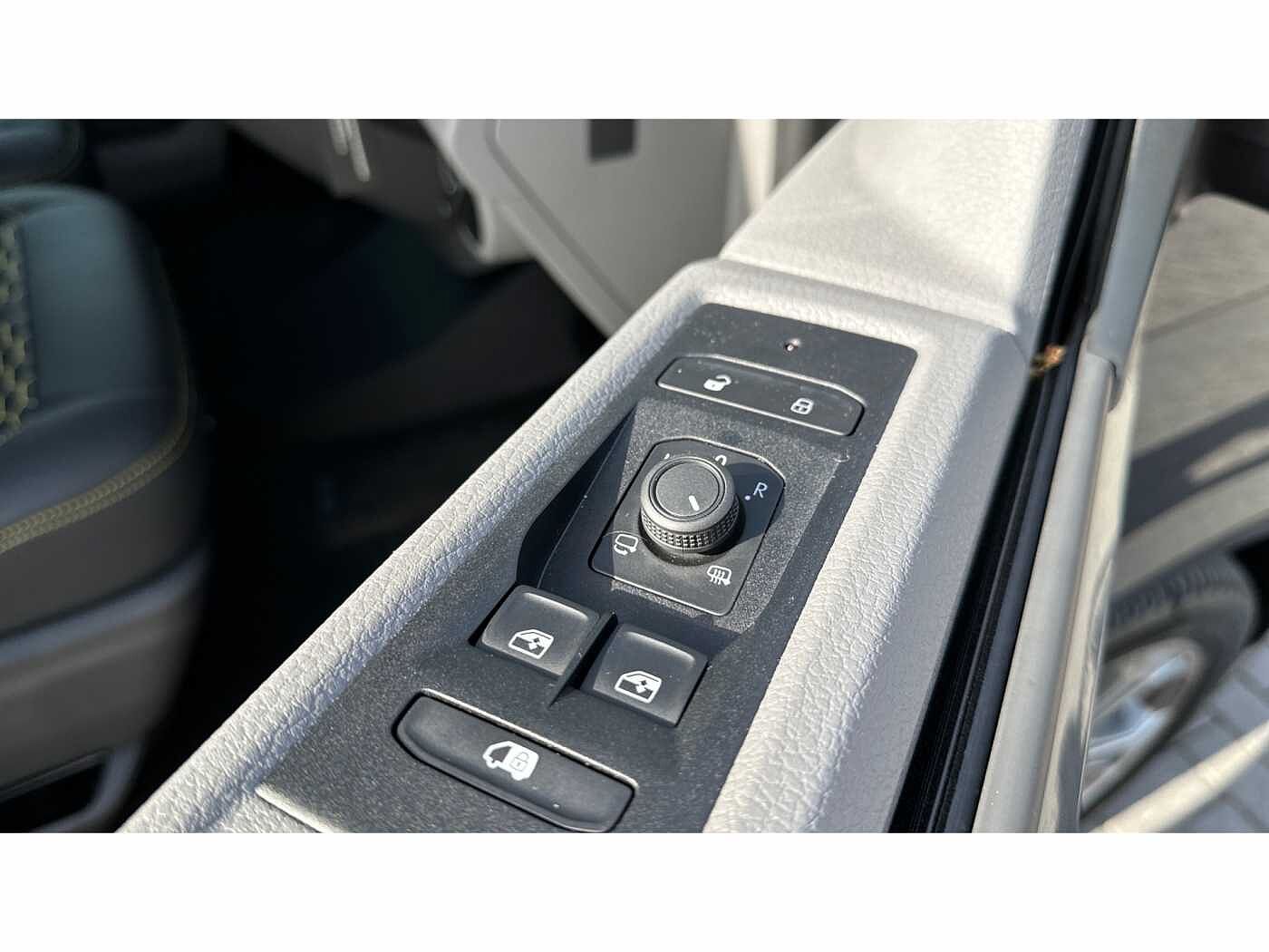 Volkswagen Transporter T32 Panel van Highline SWB 150 PS 2.0 TDI 7sp DSG