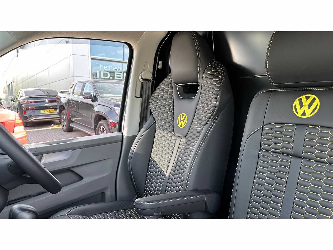 Volkswagen Transporter T32 Panel van Highline SWB 150 PS 2.0 TDI 7sp DSG