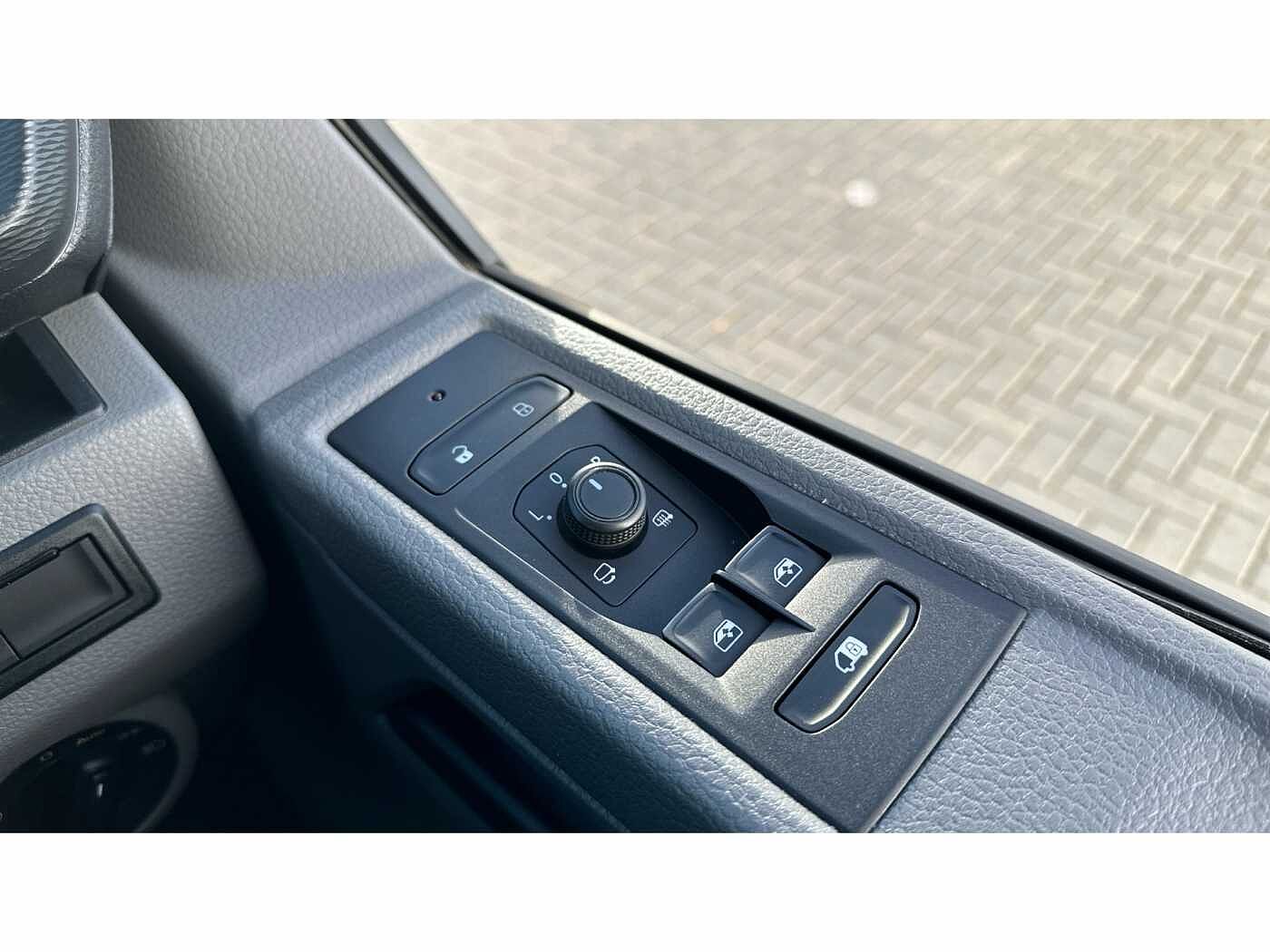 Volkswagen Transporter T30 Panel van Highline LWB 150 PS 2.0 TDI 6sp Manual