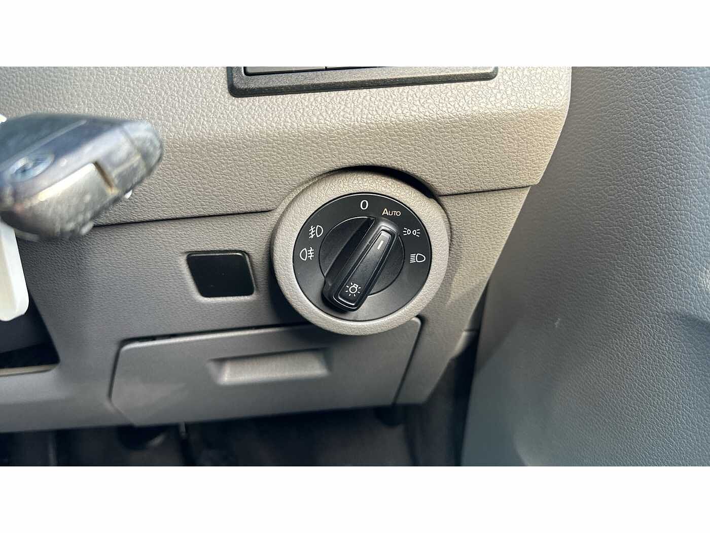 Volkswagen Transporter T30 Panel van Highline LWB 150 PS 2.0 TDI 6sp Manual