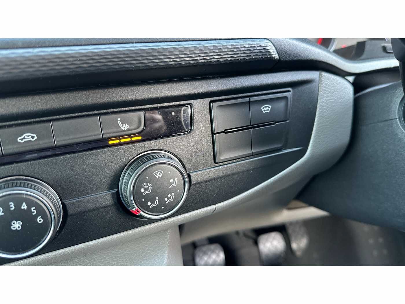 Volkswagen Transporter T30 Panel van Highline LWB 150 PS 2.0 TDI 6sp Manual