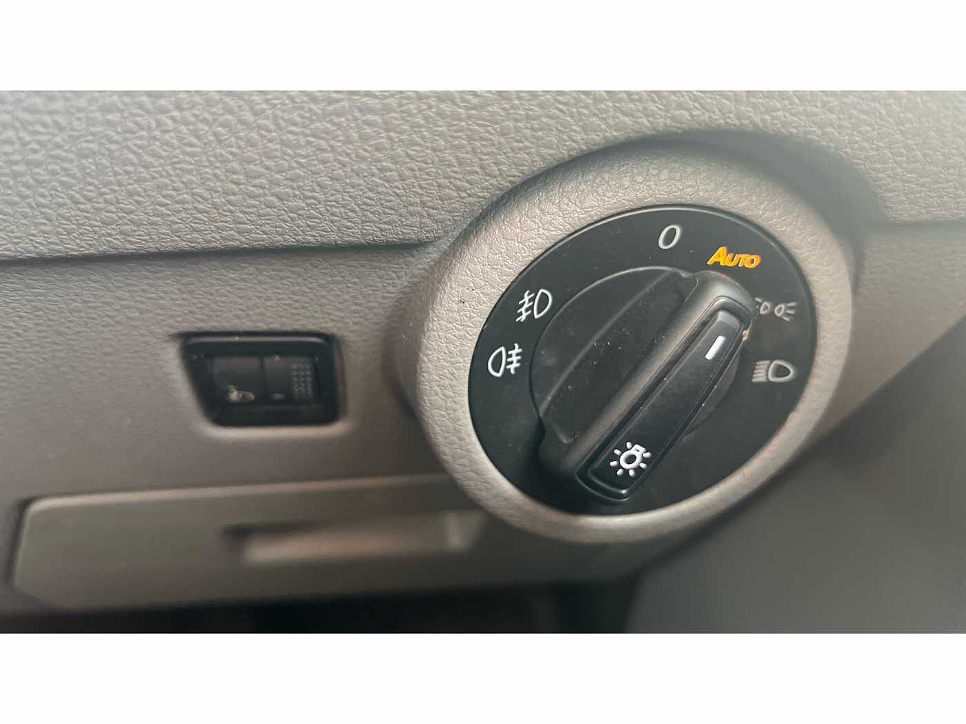 Volkswagen Transporter T30 Panel van Highline LWB 110 PS 2.0 TDI 5sp Manual