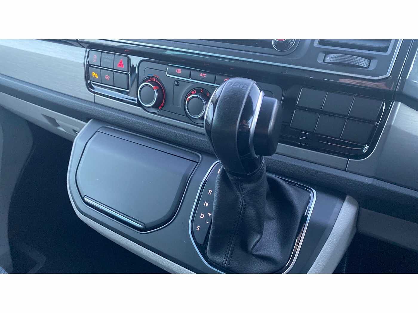 Volkswagen Transporter T32 Kombi Highline LWB 150 PS 2.0 TDI BMT 7sp DSG