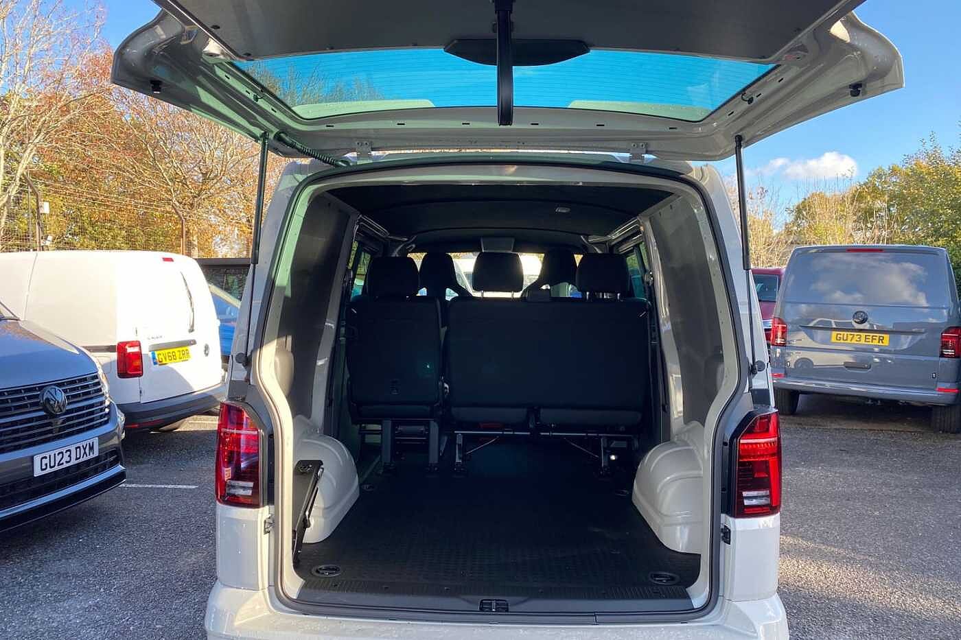 Volkswagen Transporter SWB KOMBI Diesel T32 2.0TDI 204ps Highline Kombi, DSG, LOTS OF SPEC & URBAN AUTO KIT