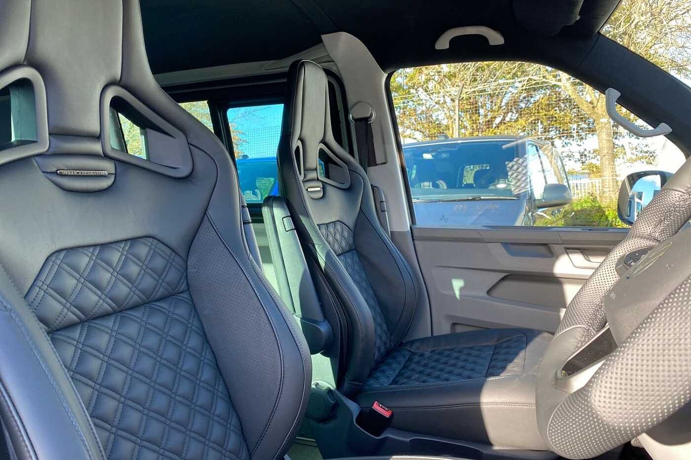 Volkswagen Transporter SWB KOMBI Diesel T32 2.0TDI 204ps Highline Kombi, DSG, LOTS OF SPEC & URBAN AUTO KIT