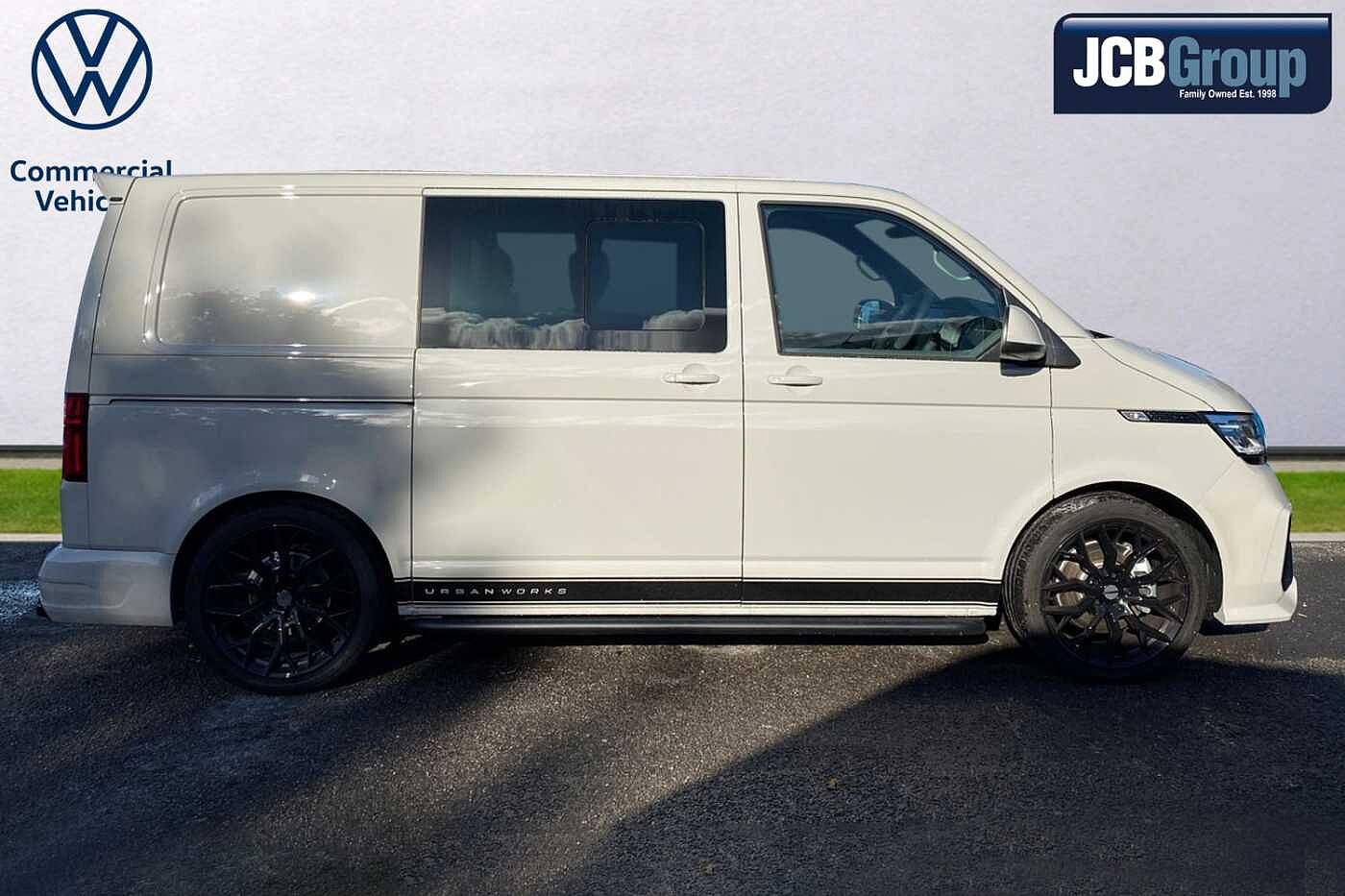 Volkswagen Transporter SWB KOMBI Diesel T32 2.0TDI 204ps Highline Kombi, DSG, LOTS OF SPEC & URBAN AUTO KIT