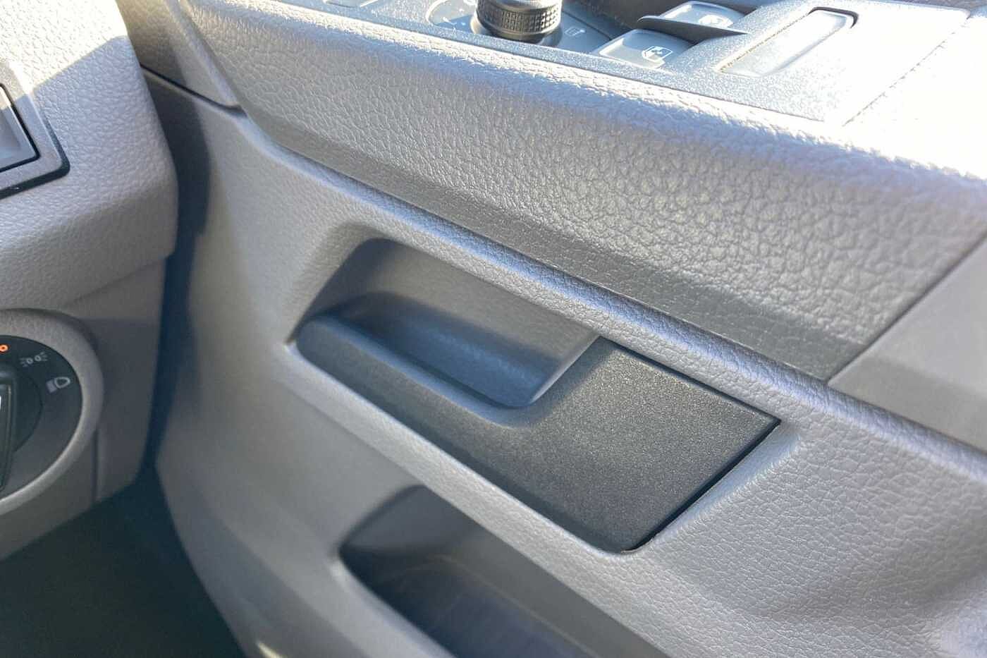 Volkswagen Transporter SWB KOMBI Diesel T32 2.0TDI 204ps Highline Kombi, DSG, LOTS OF SPEC & URBAN AUTO KIT