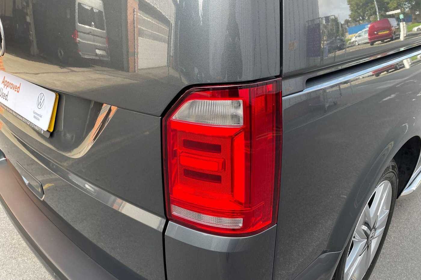 Volkswagen Transporter T32 SWB 2.0 BiTDI BMT 204 M/Roof Highline Kombi Van DSG