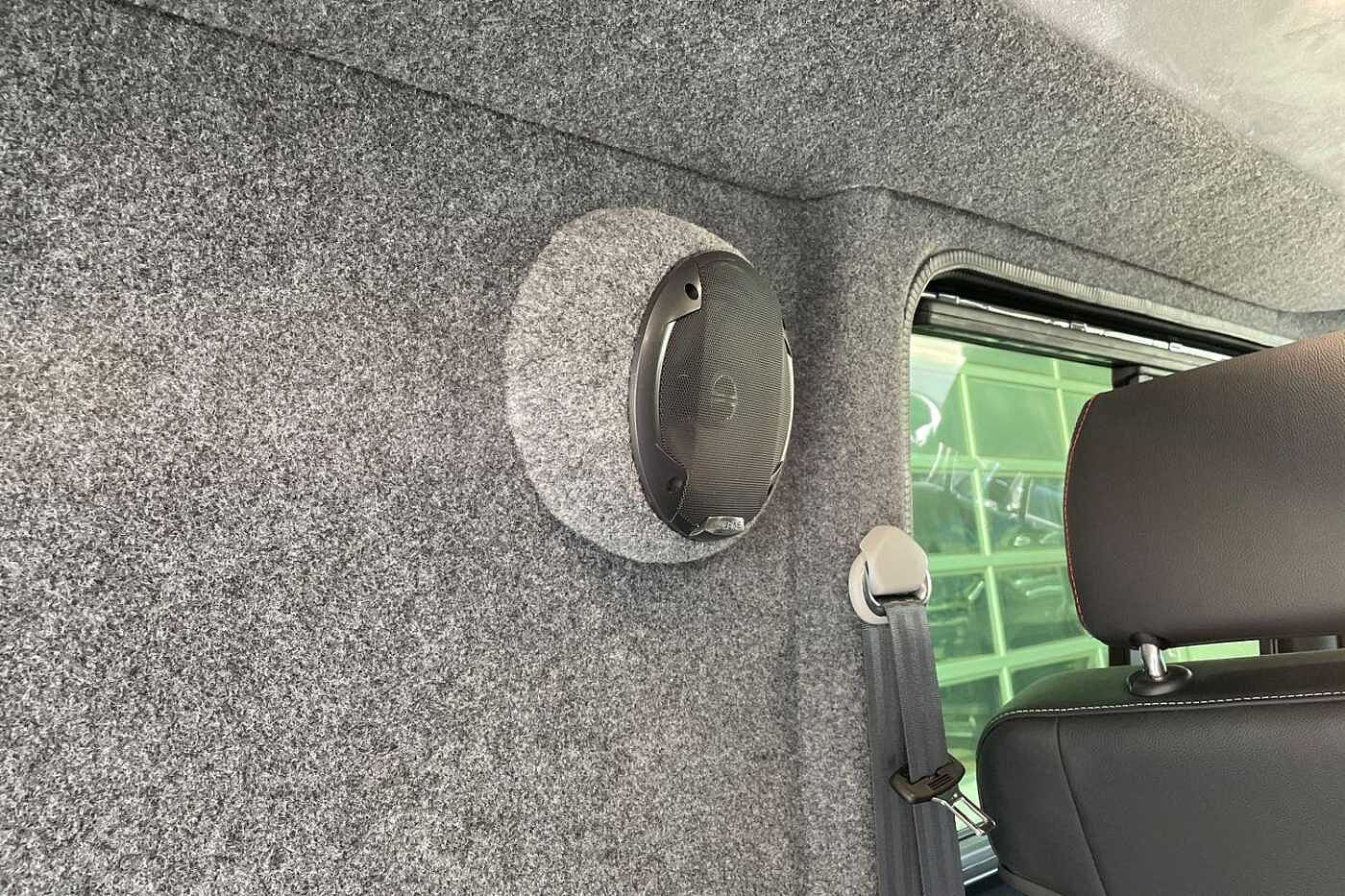 Volkswagen Transporter T32 SWB 2.0 BiTDI BMT 204 M/Roof Highline Kombi Van DSG