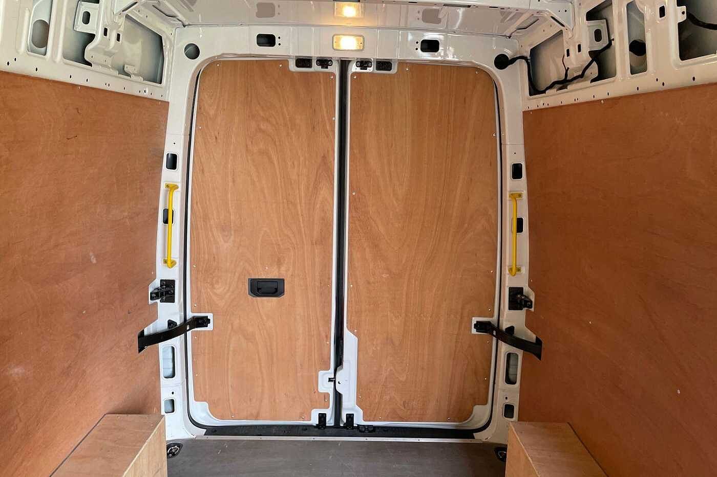Volkswagen Crafter CR35 MWB FWD 2.0 TDI 140PS Trendline High Roof Van