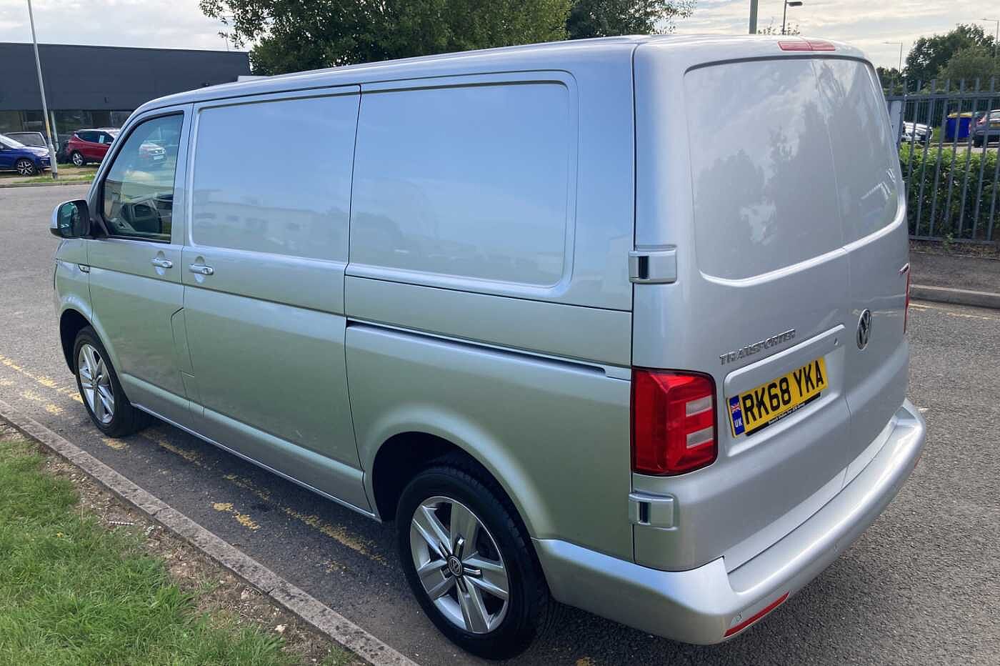 Volkswagen Transporter PV 2.0BiTDI 204 T32 HLine BMT SWB 4M