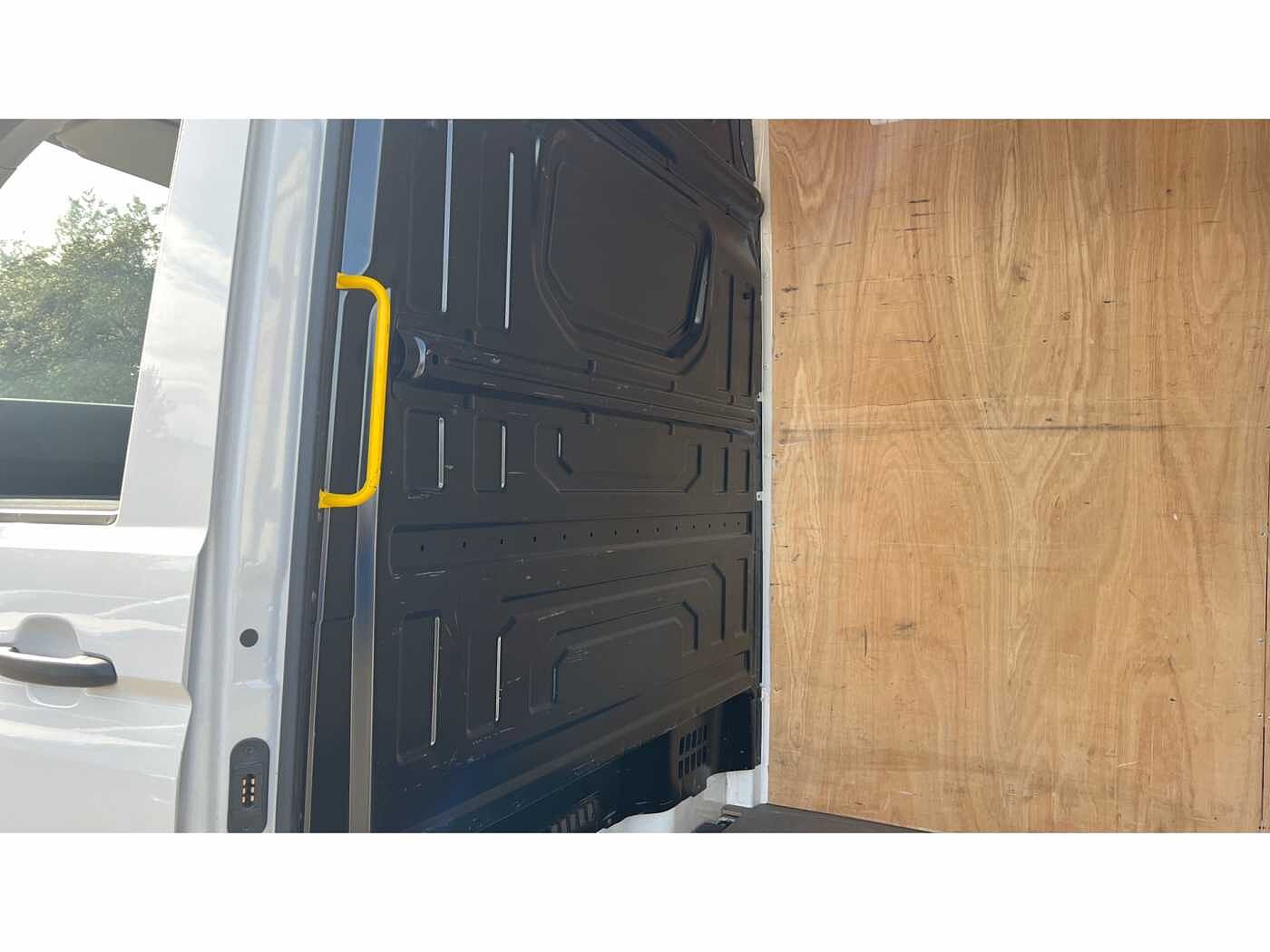 Volkswagen Crafter 2.0TDI (140PS) RWD CR35 LWB Trendline PV