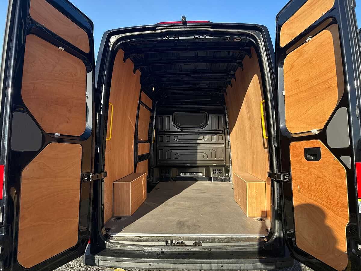 Volkswagen Crafter Cr35 Mwb Diesel Fwd 2.0 TDI 140Ps Trendline High Roof Van