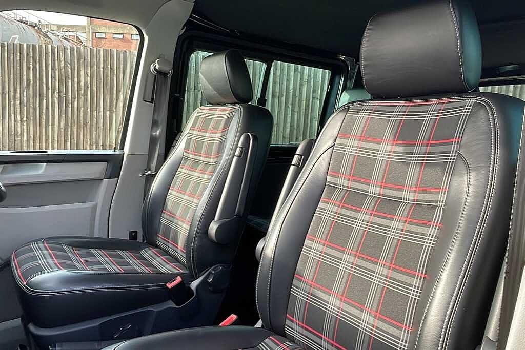 Volkswagen Transporter 2.0 TDI BMT 150 Highline Kombi Van DSG