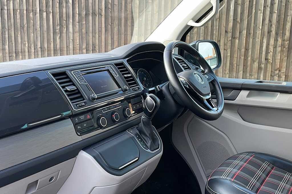 Volkswagen Transporter 2.0 TDI BMT 150 Highline Kombi Van DSG