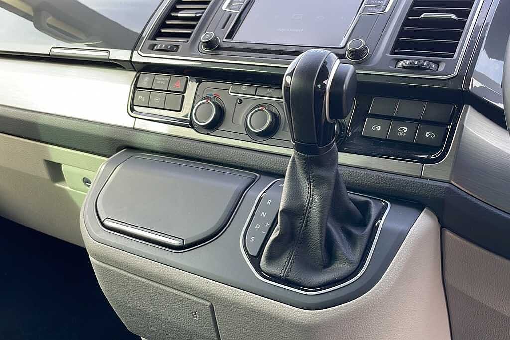 Volkswagen Transporter 2.0 TDI BMT 150 Highline Kombi Van DSG