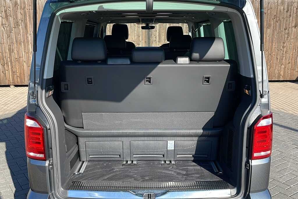 Volkswagen Caravelle 2.0 TDI BlueMotion Tech 199 Executive 5dr DSG