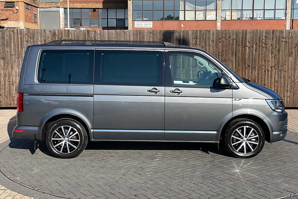 Volkswagen Caravelle 2.0 TDI BlueMotion Tech 199 Executive 5dr DSG