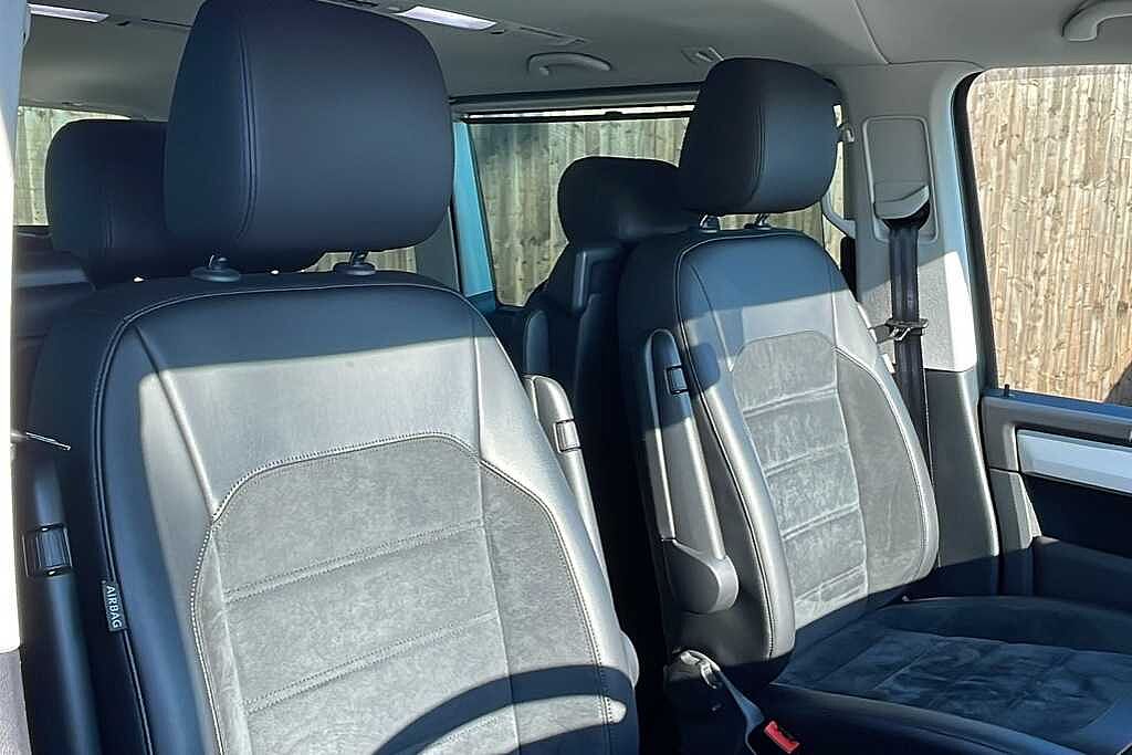 Volkswagen Caravelle 2.0 TDI BlueMotion Tech 199 Executive 5dr DSG