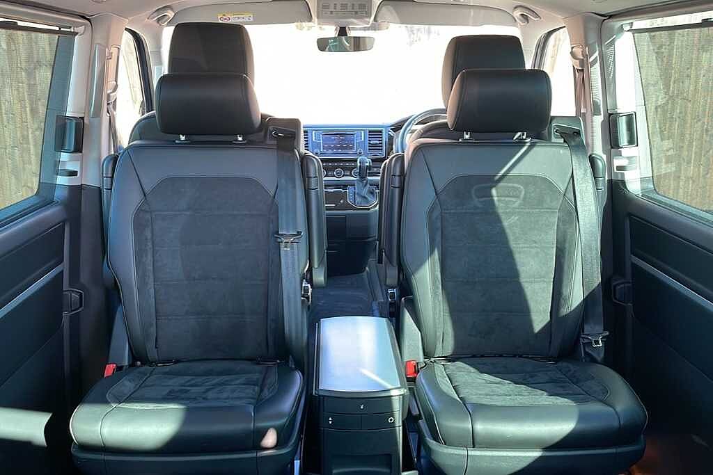 Volkswagen Caravelle 2.0 TDI BlueMotion Tech 199 Executive 5dr DSG