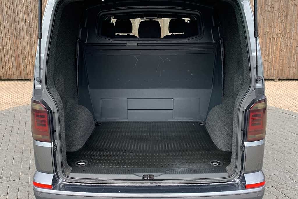 Volkswagen Transporter 2.0 BiTDI BMT 204 Highline Kombi Van 4MOTION DSG