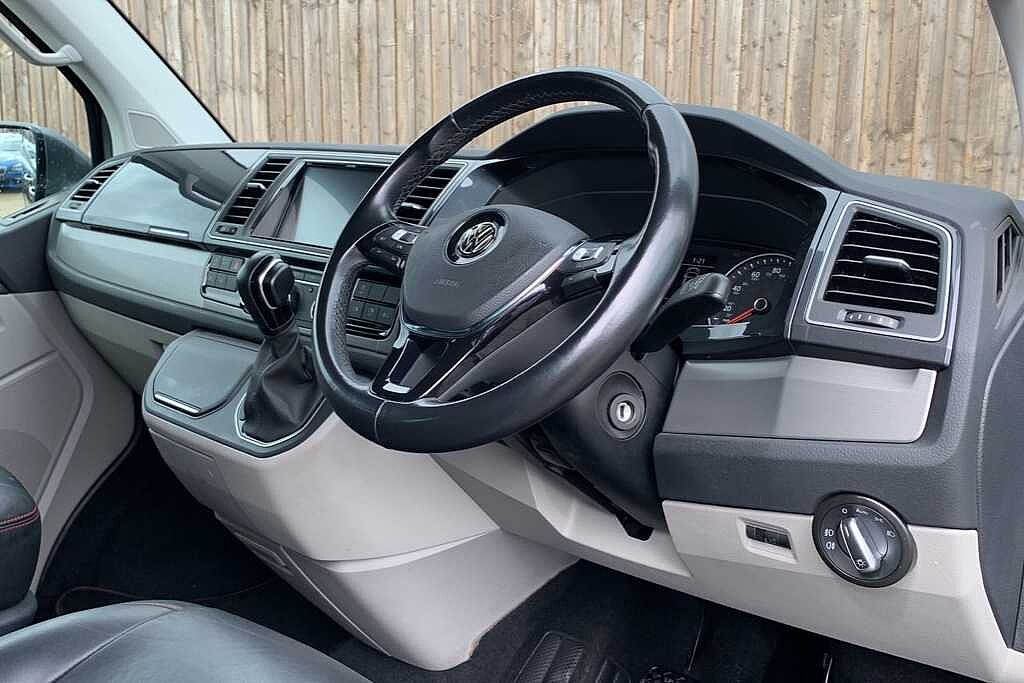 Volkswagen Transporter 2.0 BiTDI BMT 204 Highline Kombi Van 4MOTION DSG