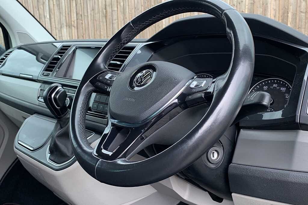 Volkswagen Transporter 2.0 BiTDI BMT 204 Highline Kombi Van 4MOTION DSG
