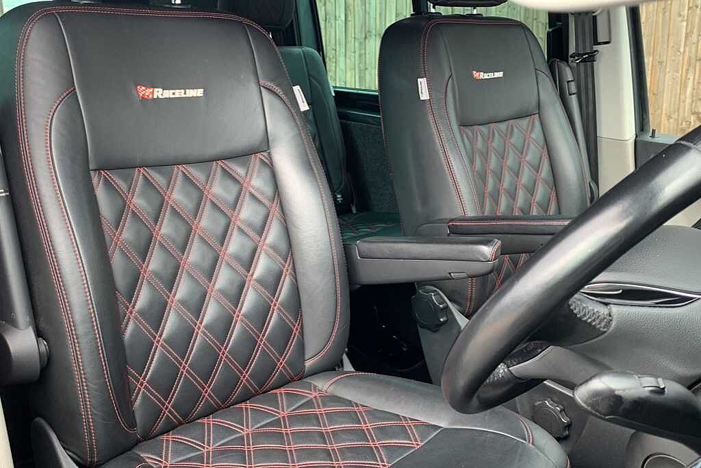Volkswagen Transporter 2.0 BiTDI BMT 204 Highline Kombi Van 4MOTION DSG