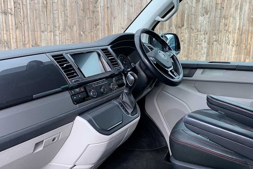 Volkswagen Transporter 2.0 BiTDI BMT 204 Highline Kombi Van 4MOTION DSG