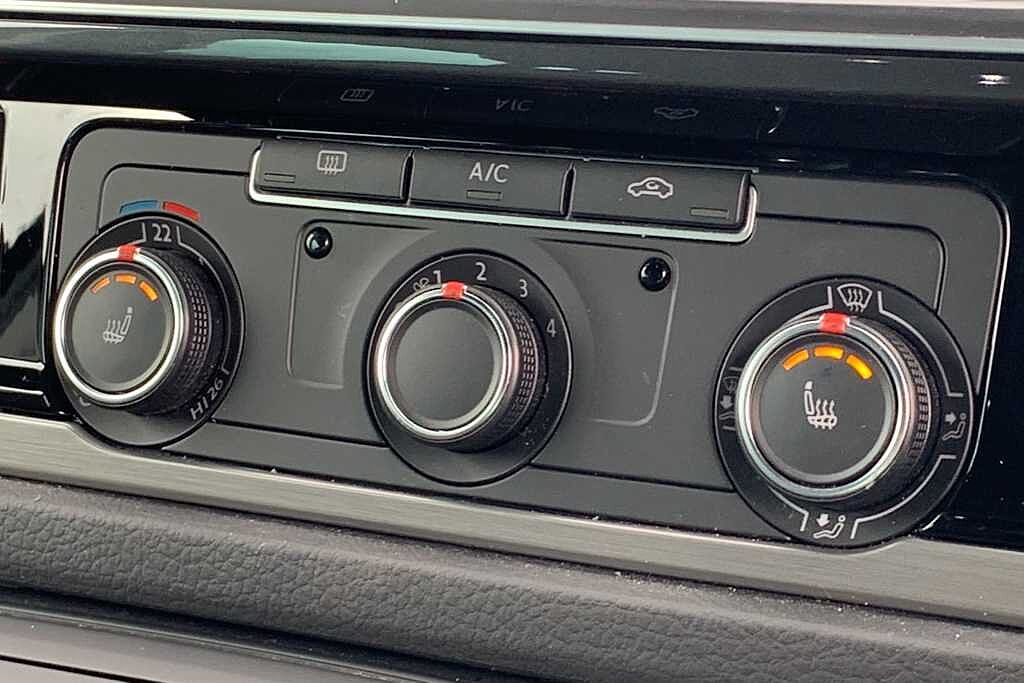 Volkswagen Transporter 2.0 BiTDI BMT 204 Highline Kombi Van 4MOTION DSG