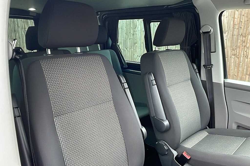 Volkswagen Transporter 2.0 BiTDI 199 Highline Kombi Van DSG