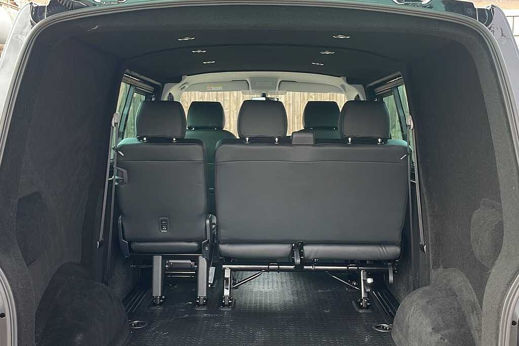 Volkswagen Transporter 2.0 BiTDI 204 Highline Kombi Van 4MOTION DSG