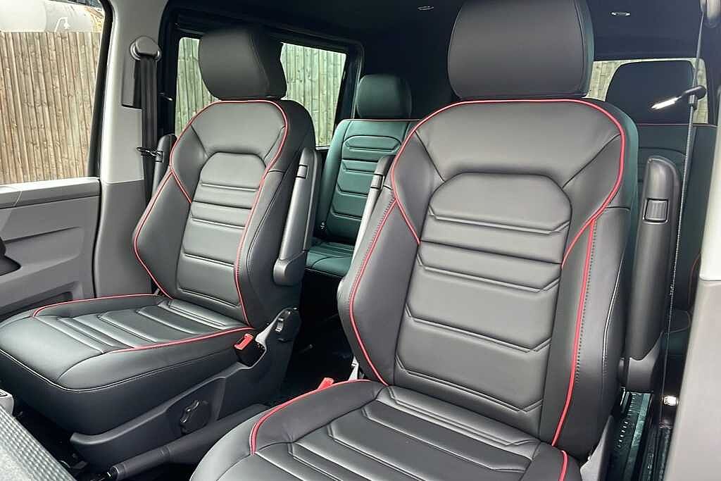 Volkswagen Transporter 2.0 BiTDI 204 Highline Kombi Van 4MOTION DSG