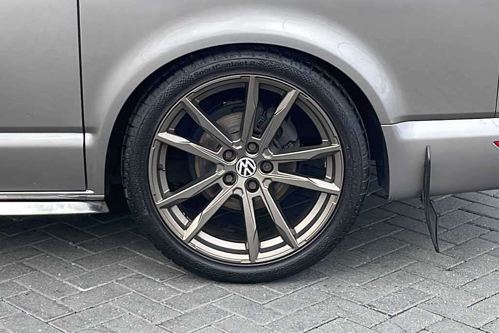 Volkswagen Transporter 2.0 BiTDI BMT 204 Highline Kombi Van 4MOTION DSG