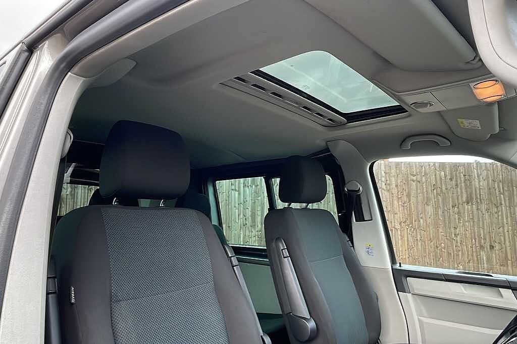 Volkswagen Transporter 2.0 BiTDI BMT 204 Highline Kombi Van 4MOTION DSG