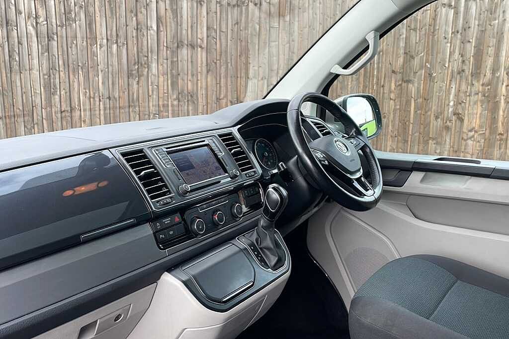 Volkswagen Transporter 2.0 BiTDI BMT 204 Highline Kombi Van 4MOTION DSG