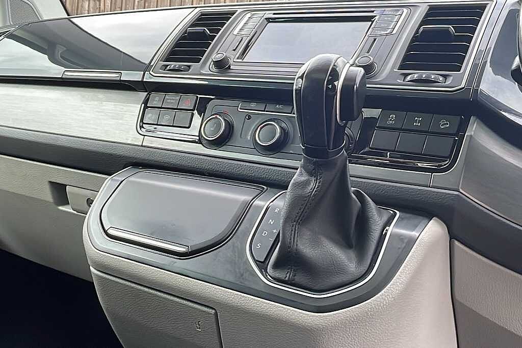 Volkswagen Transporter 2.0 BiTDI BMT 204 Highline Kombi Van 4MOTION DSG